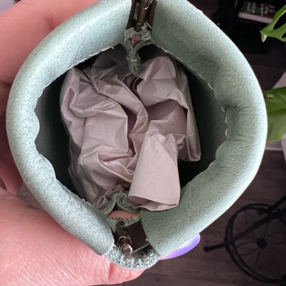 SOLD Portland Leather goods cucumber penny pouch - Picture 3 of 4